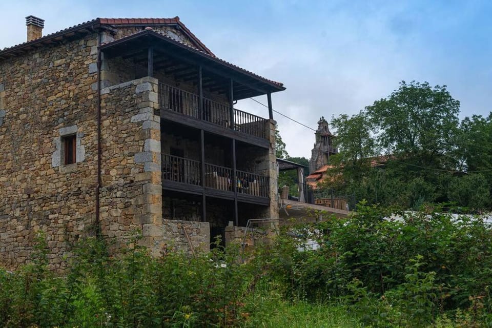 Casa Rústica en la Finca Ecológica San Félix Chalet in Cantabria