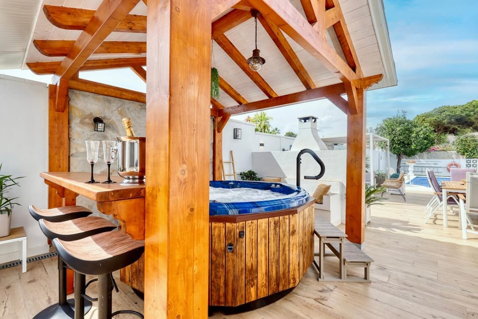 Patio, Day, Hot Tub, Balcony/Terrace, Lounge or bar, Spa and wellness centre/facilities, Pool view, Swimming pool