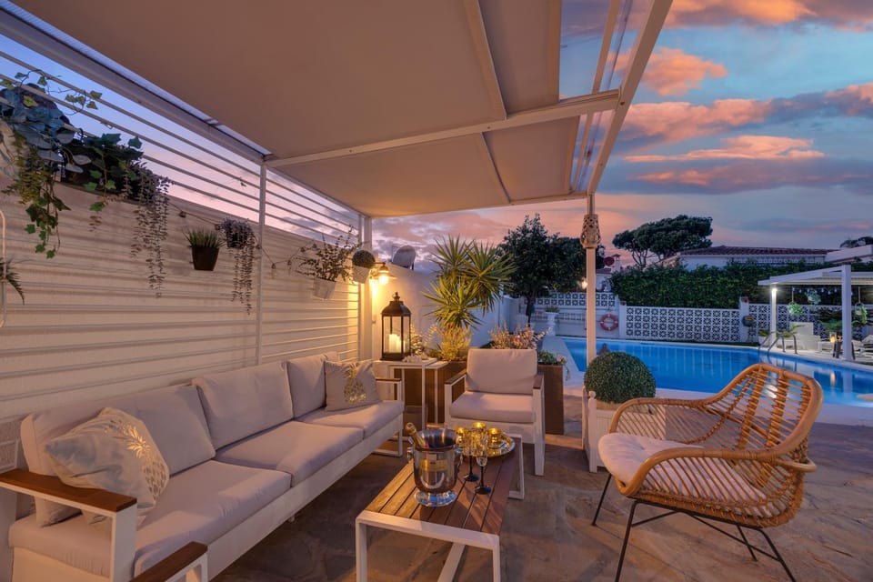 Patio, View (from property/room), Balcony/Terrace, Seating area, Pool view, Swimming pool, Swimming pool, sunbed