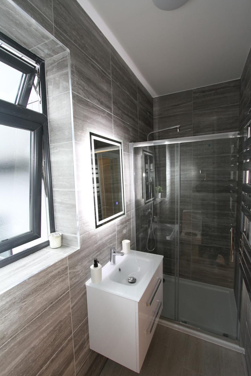 Shower, towels