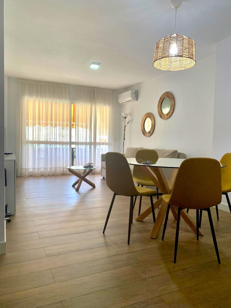 Living room, Dining area