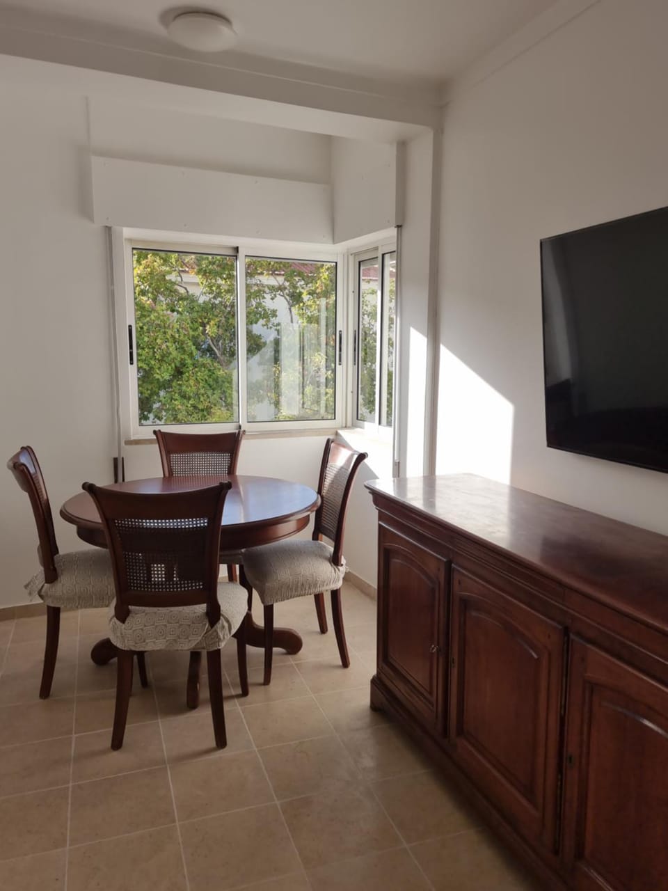 TV and multimedia, Living room, Dining area