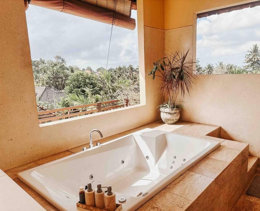 Beautiful Villa Private Pool Walk to Town Center Sunrise Views Villa in Ubud