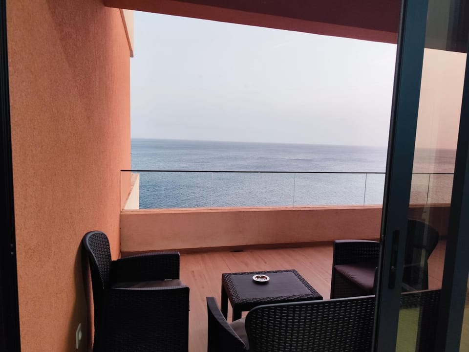 Ocean Mirror Apartment Apartment in Praia