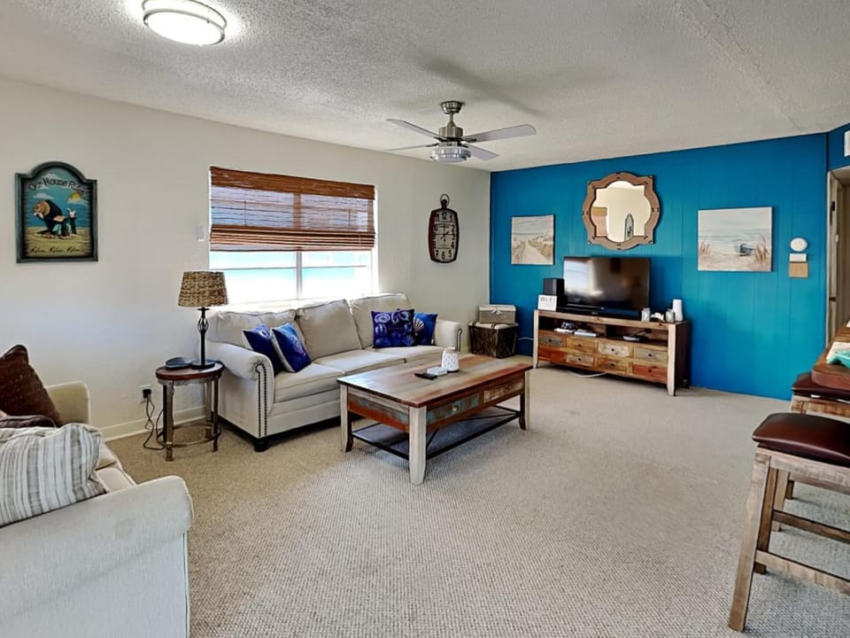 TV and multimedia, Living room, Seating area, furniture