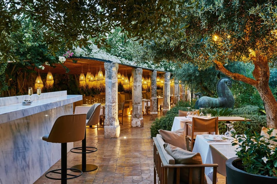 Restaurant/places to eat, Restaurant/places to eat, Lounge or bar