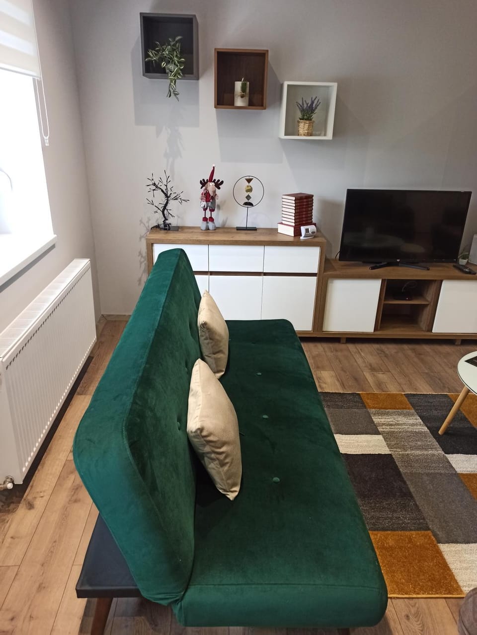 TV and multimedia, Living room, Seating area, Evening entertainment