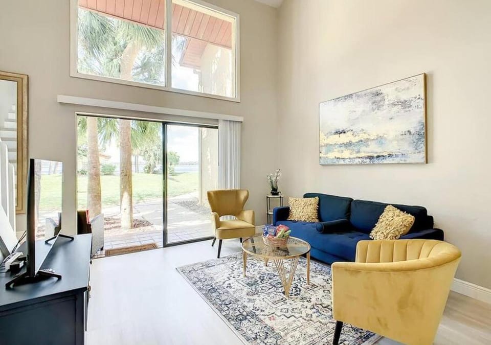 TV and multimedia, View (from property/room), View (from property/room), Living room, Lake view, Lake view, Family, Family, Family