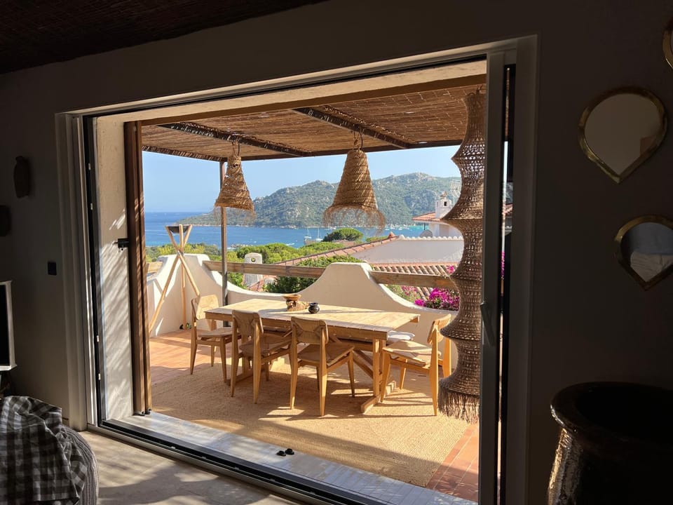 Living room, Mountain view, Sea view