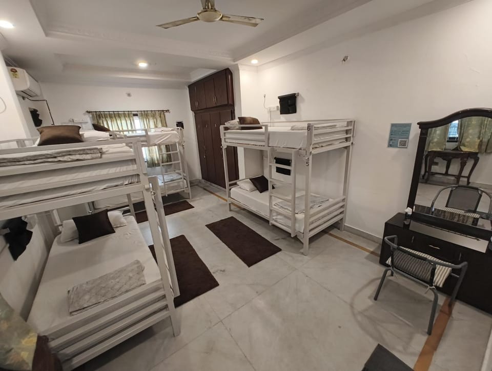 Bedroom, bunk bed
