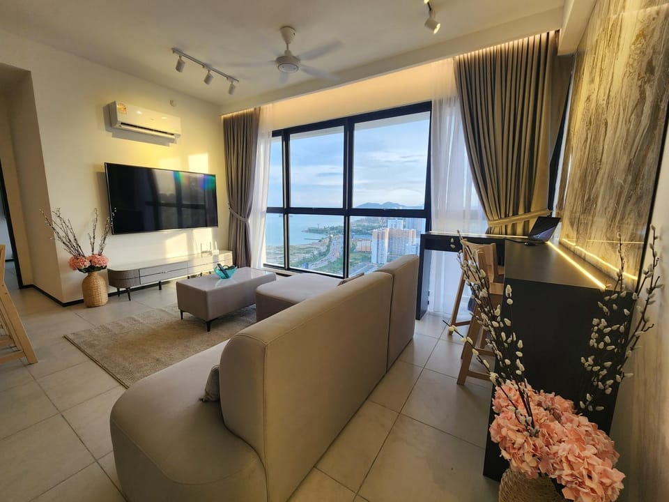 Communal lounge/ TV room, TV and multimedia, Living room, Seating area, Evening entertainment, air conditioner
