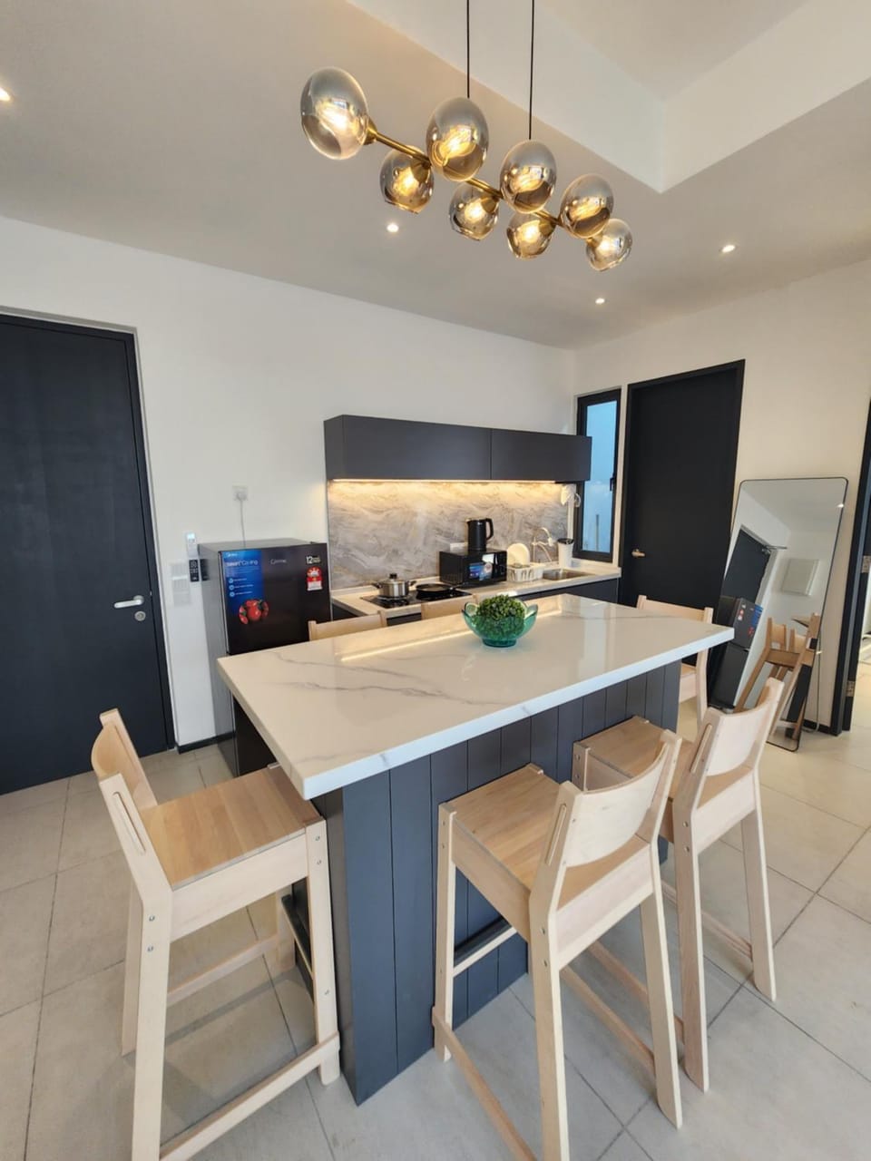 Kitchen or kitchenette, Dining area, minibar, oven, pet friendly, stove