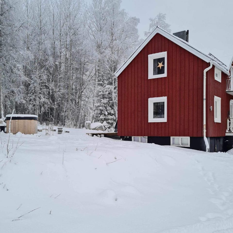 Property building, Natural landscape, Winter