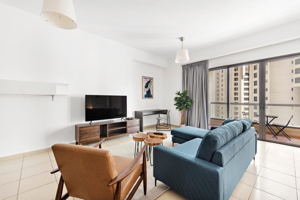 Sleek Studio in JBR with Pool & Dubai Skyline View Apartment in Dubai