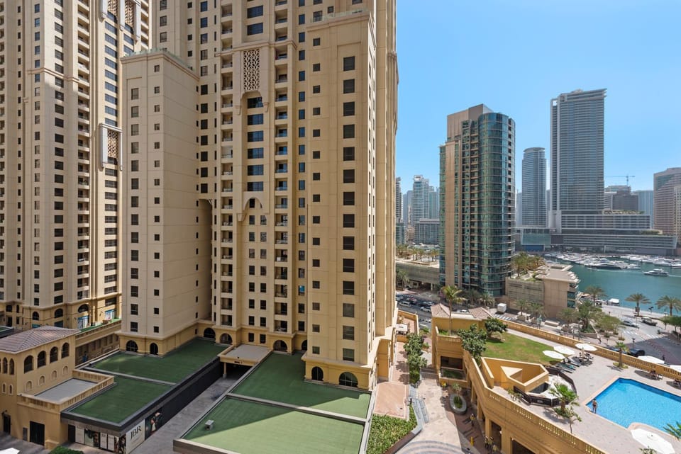 Sleek Studio in JBR with Pool & Dubai Skyline View Apartment in Dubai