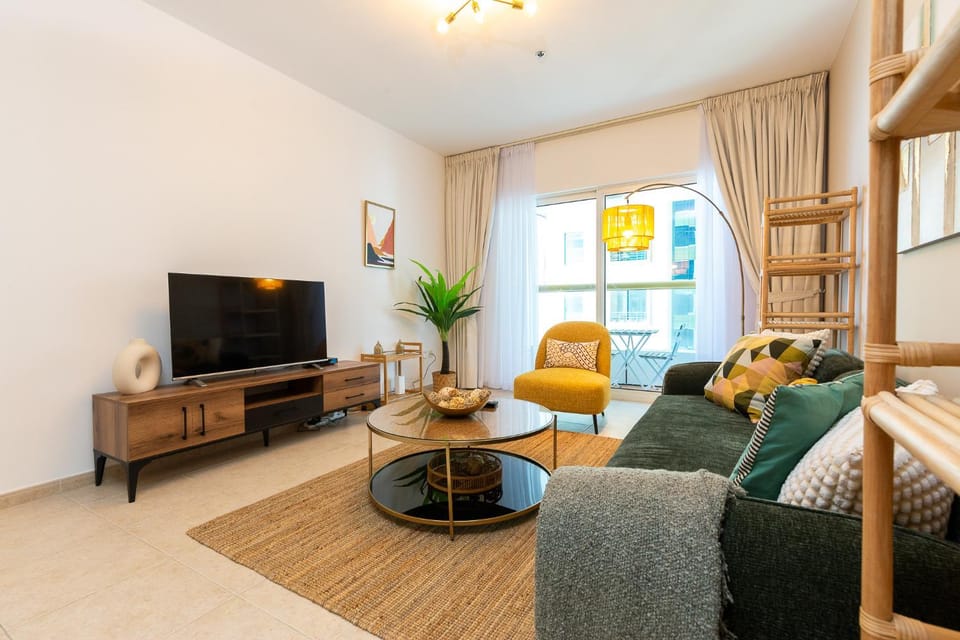 TV and multimedia, Living room, Seating area, Evening entertainment