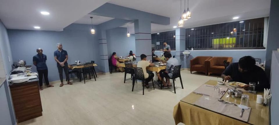 Restaurant/places to eat, Food and drinks