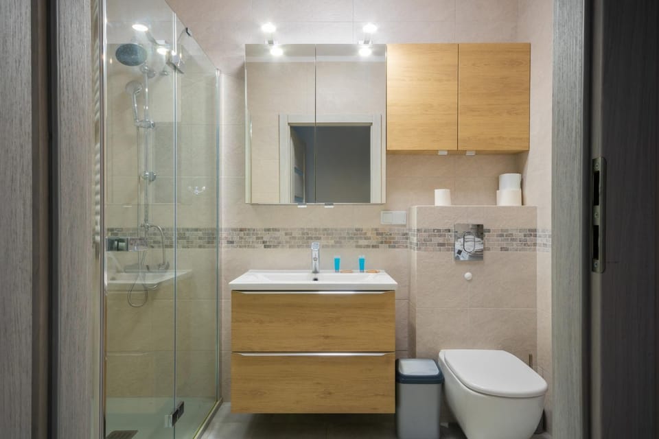 Shower, Toilet, Bathroom, towels