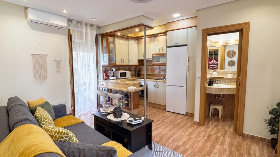 Kitchen or kitchenette, Seating area