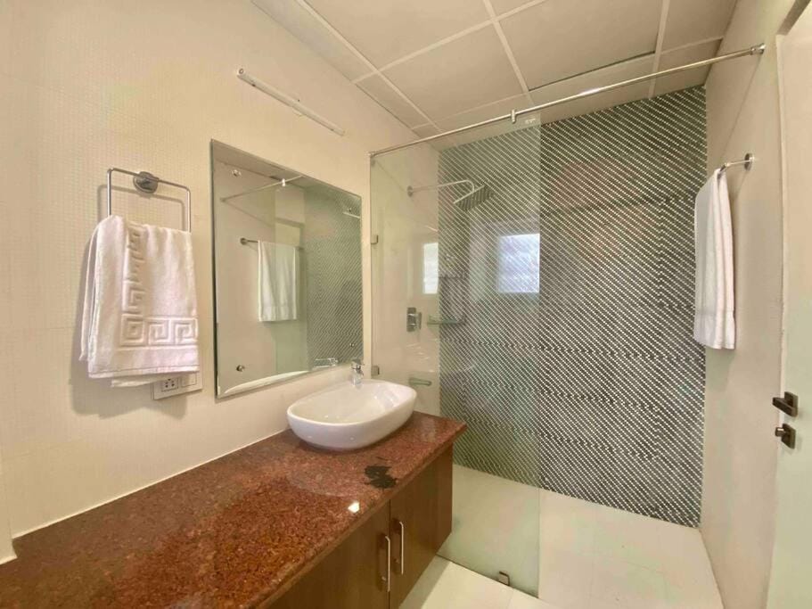 Mirana House - Tasteful, 4BHK Condo near Ram Jhula Apartment in Rishikesh