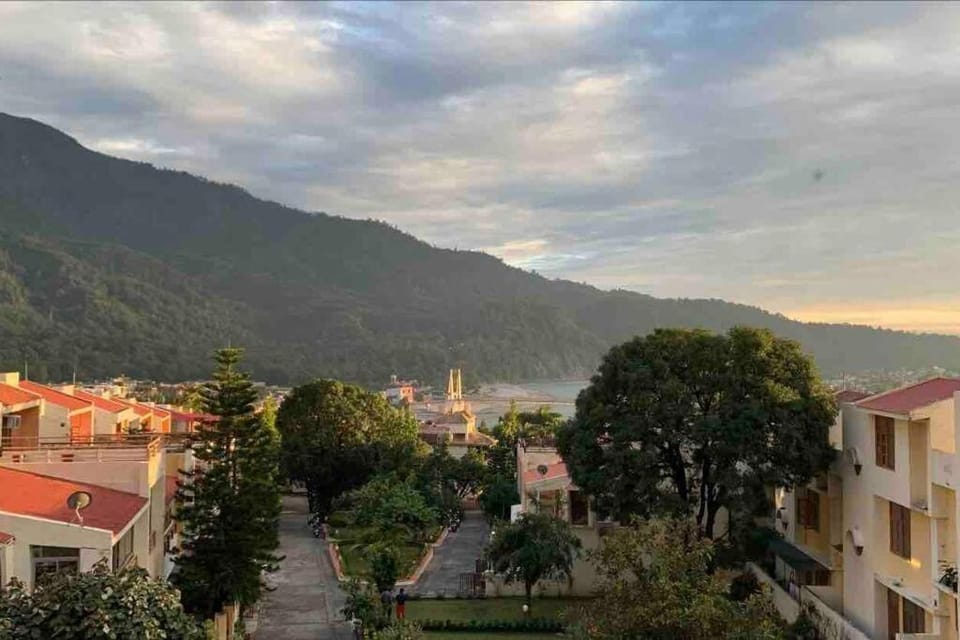 Mirana House - Tasteful, 4BHK Condo near Ram Jhula Apartment in Rishikesh