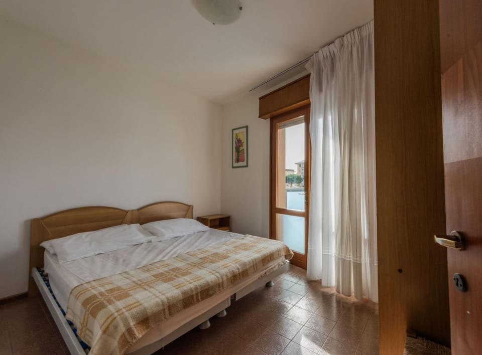 Bed, Decorative detail, Bedroom