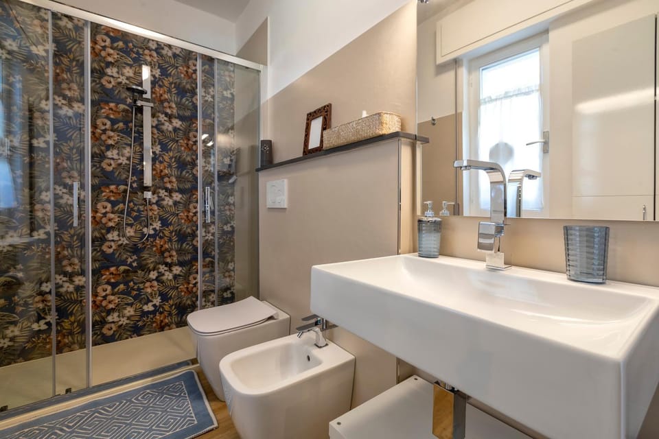 Bathroom, Living room