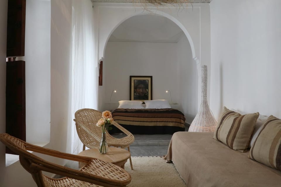 Bed, Living room, Photo of the whole room, Seating area, Bedroom