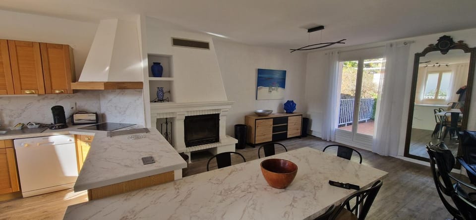 Grand appartement dans maison-proche centre Collioure-terrasse-jardin Apartment in Collioure