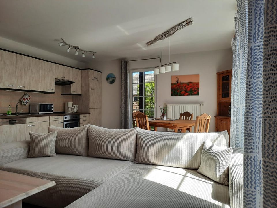 Kitchen or kitchenette, Living room, Seating area, Dining area, stove