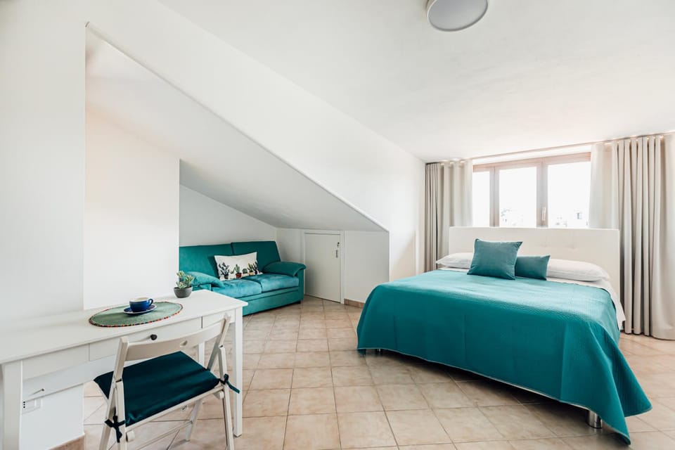 Bed, Living room, Other, Photo of the whole room, Seating area, Bedroom