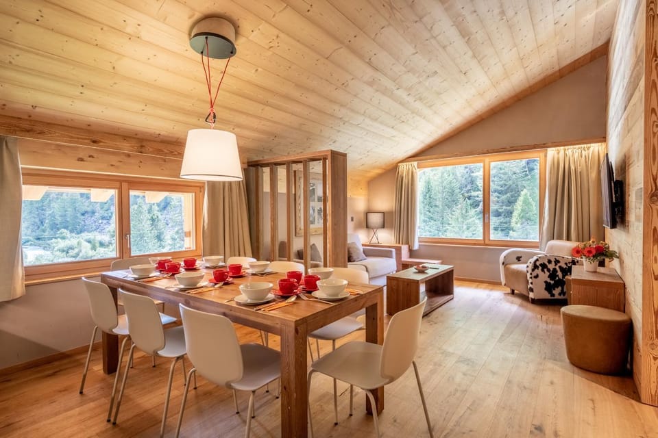Living room, Dining area