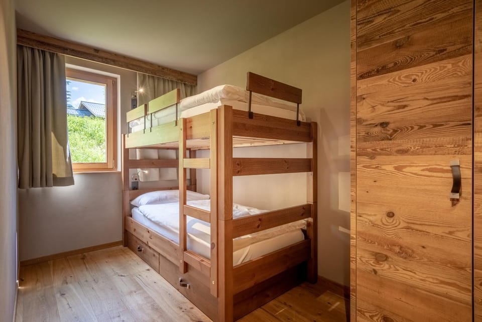 Bed, Photo of the whole room, Bedroom, bunk bed, towels