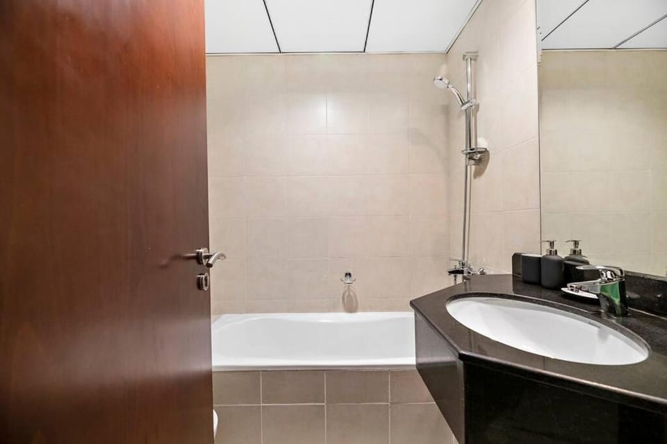 StoneTree - NEW Furnished Studio in JLT Apartment in Dubai