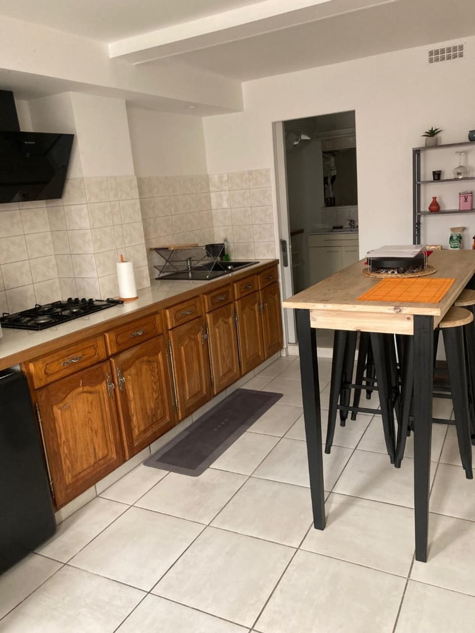 Kitchen or kitchenette, Dining area, stove