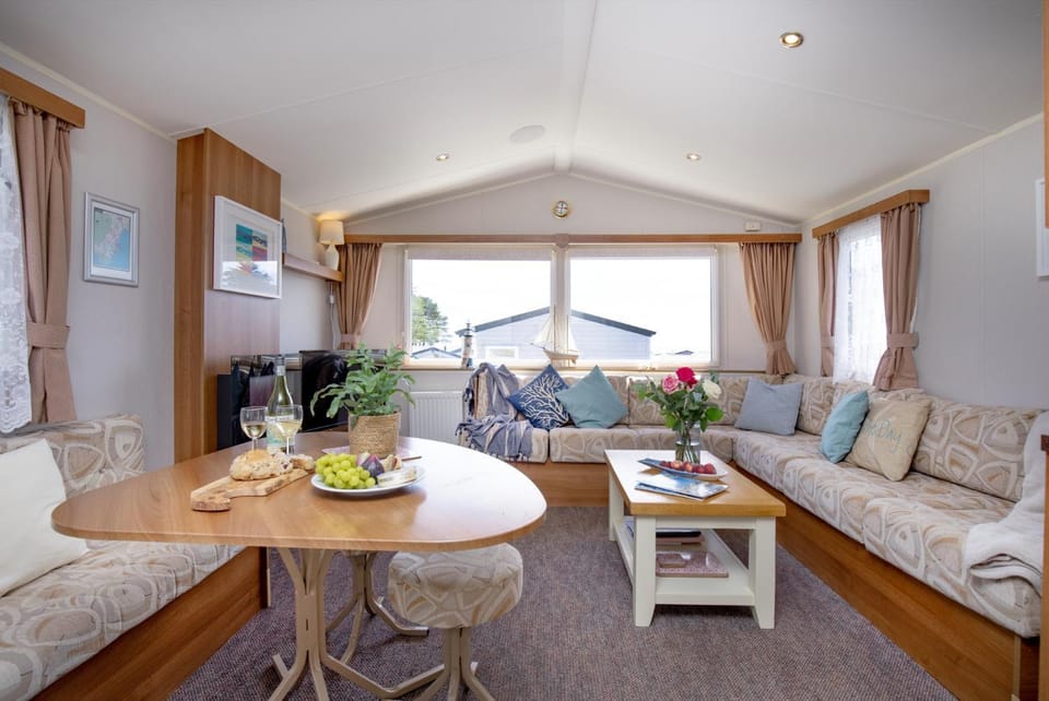 Cheerful holiday home at Landscove Holiday Park in Brixham House in Brixham
