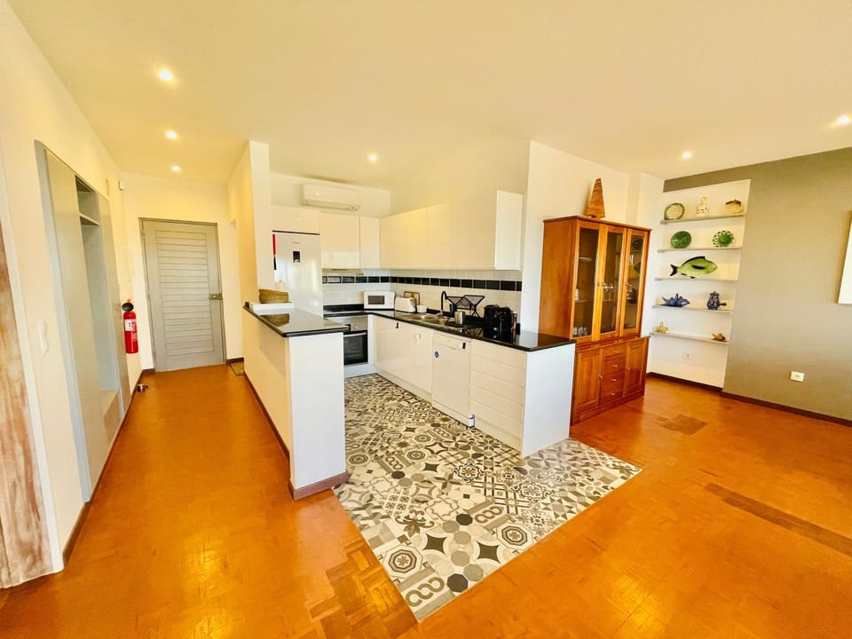 Paraíso - Beachfront - Private Parking Apartment in Portimao
