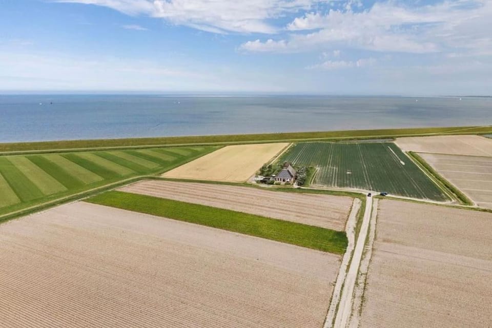 Wadhuis met spectaculair uitzicht op zee! Villa in Friesland, Netherlands