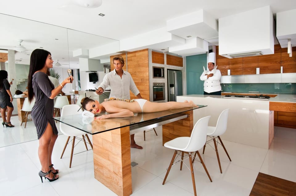 Kitchen or kitchenette, Dining area