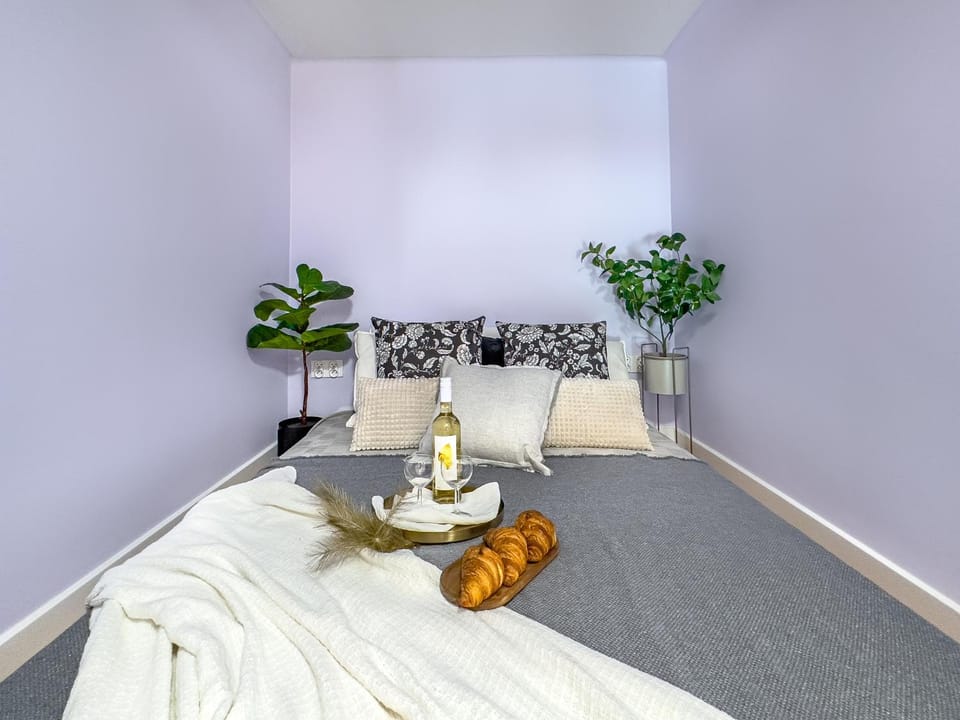 Bed, Photo of the whole room, Bedroom