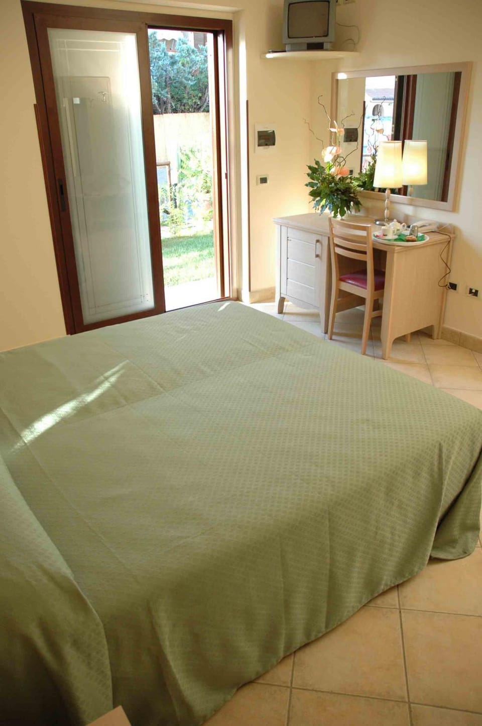 Day, Photo of the whole room