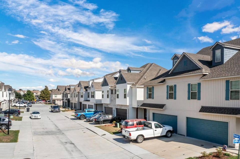 Neighbourhood, Street view