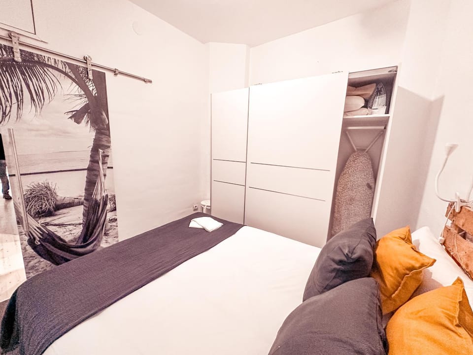 Bed, Photo of the whole room, Bedroom, wardrobe