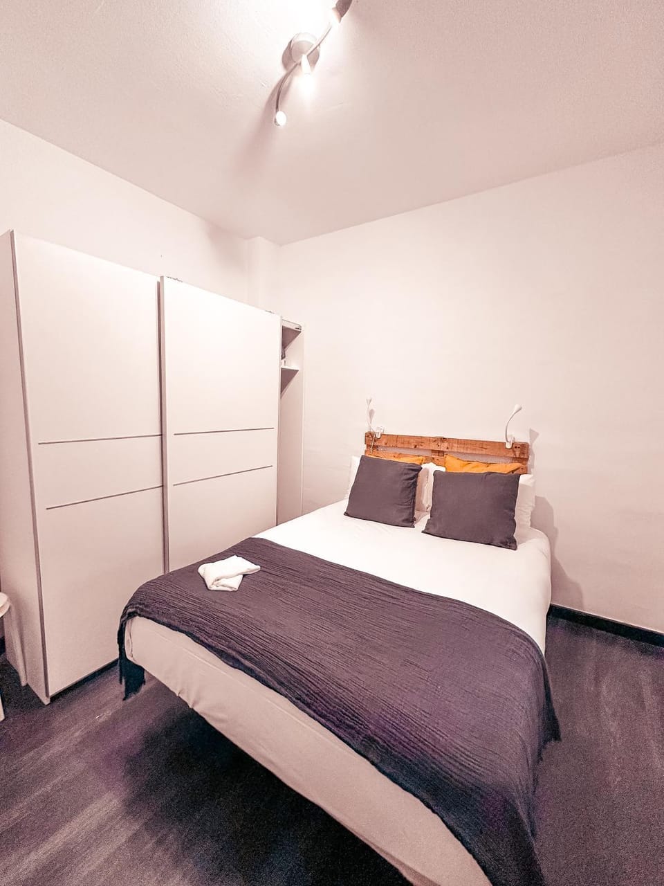Bed, Photo of the whole room, Bedroom, wardrobe