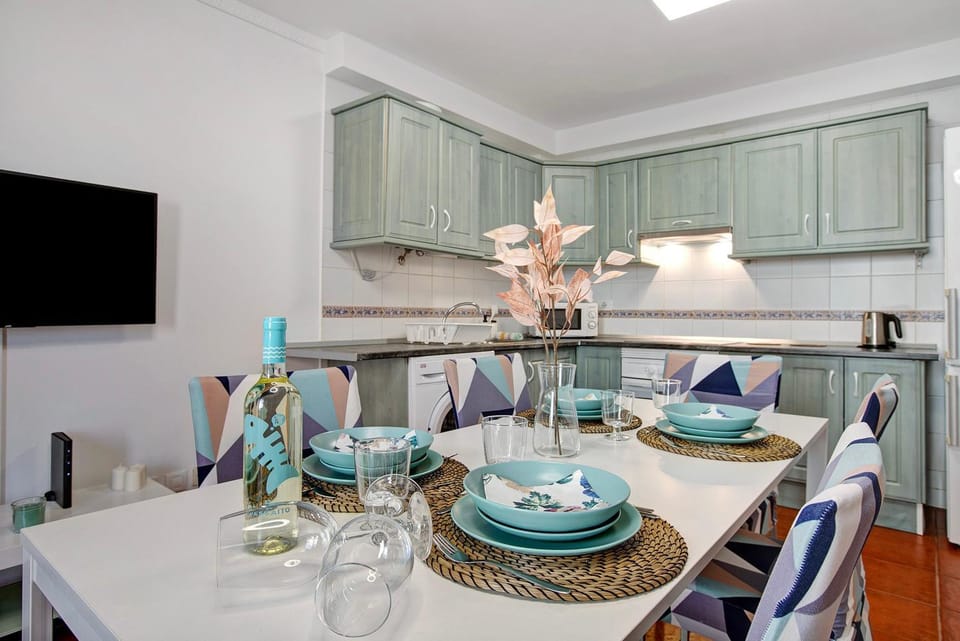Property building, Kitchen or kitchenette, Living room