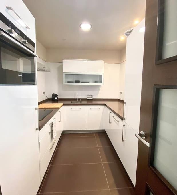 Piso de lujo con piscina y gym, a 2min de la playa Apartment in A Coruna