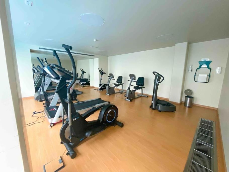 Piso de lujo con piscina y gym, a 2min de la playa Apartment in A Coruna