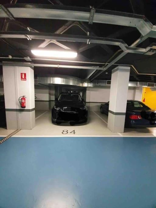 Piso de lujo con piscina y gym, a 2min de la playa Apartment in A Coruna