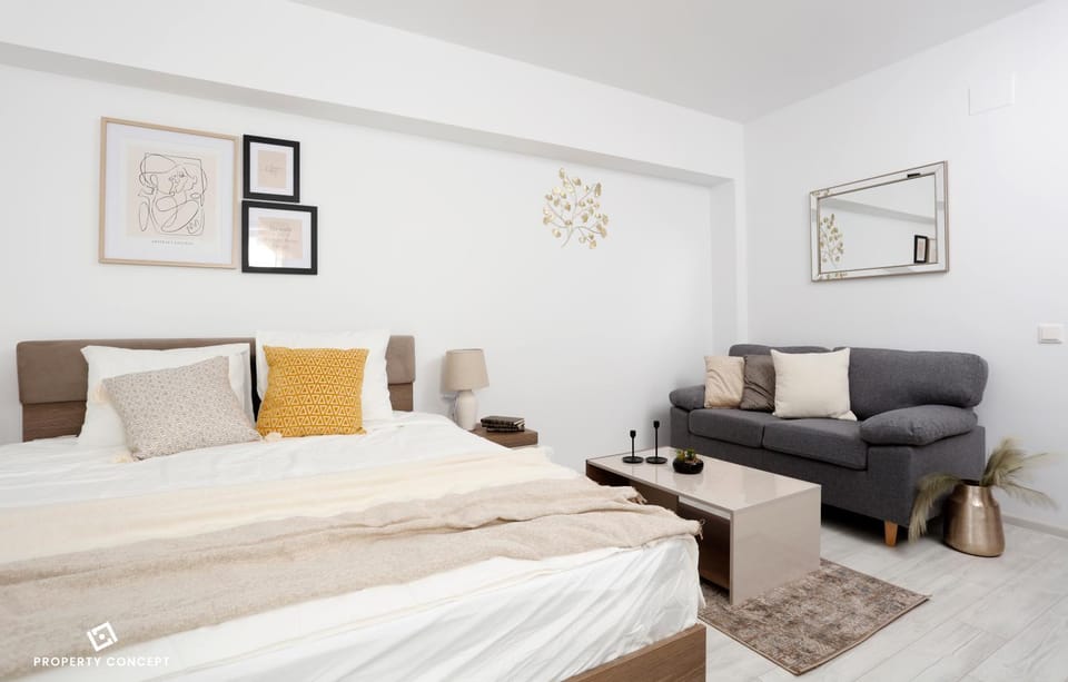 Bed, Living room, Photo of the whole room, Seating area, Bedroom