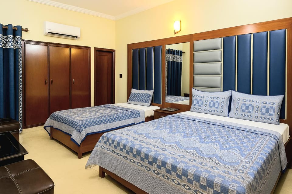 GULSHAN PALACE Near AghaKhanHospital ExpoCenter Airport Hotel in Karachi